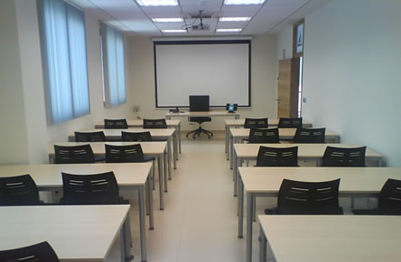 Instal·lar projector a aula, escola, classe, universitat